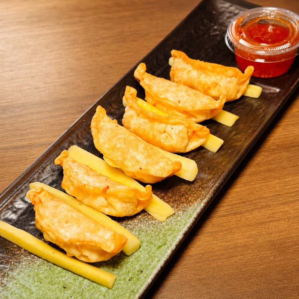 Crispy Chicken Gyoza (6pcs).